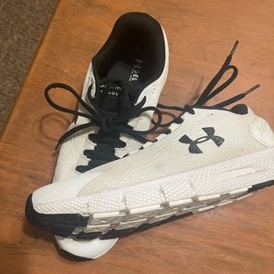 Men’s Under Armour shoes 11.5 worn very few times white